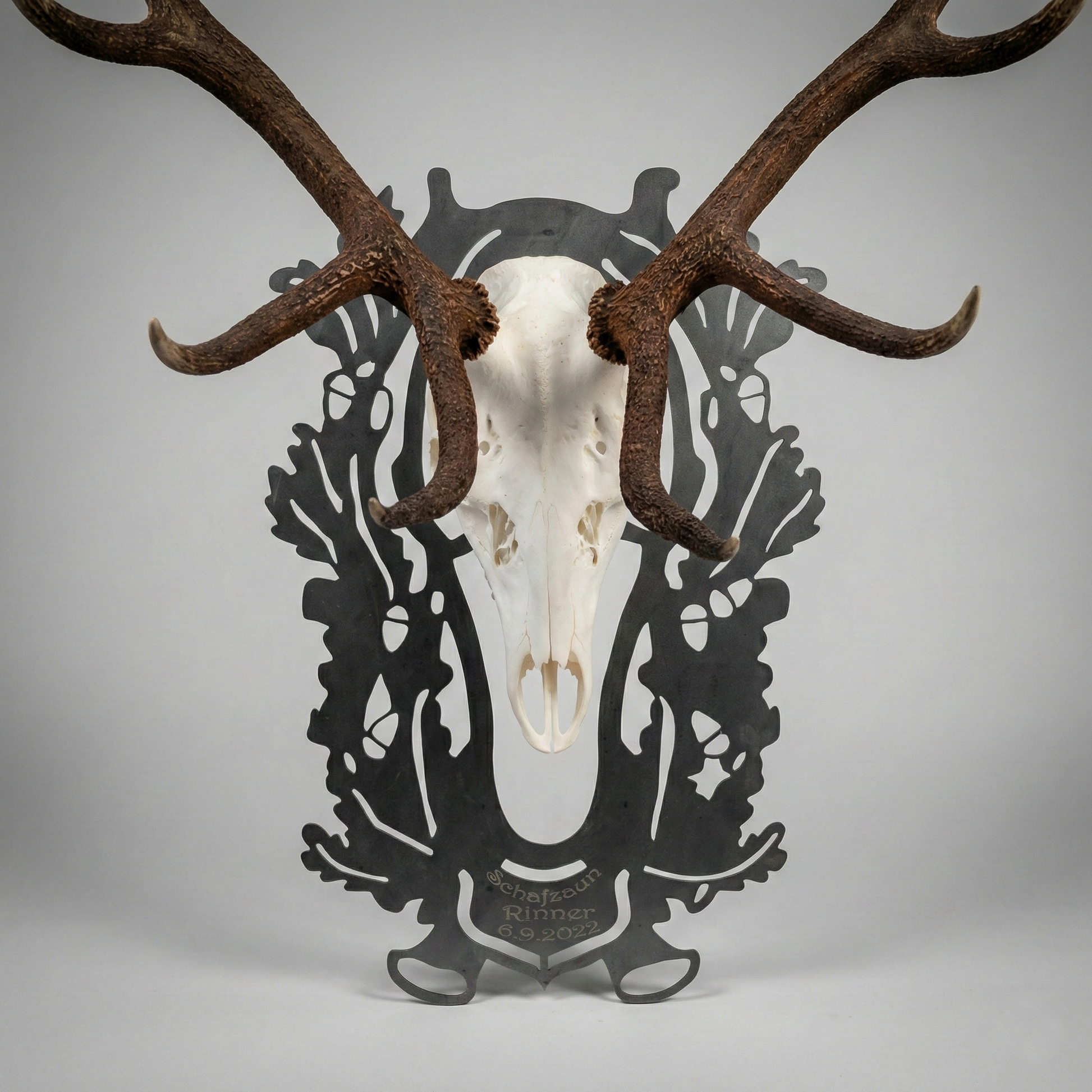 Eichenkranz – Jagd Trophäenschild mit Gravur – Jagdtrophäenschild aus Metall mit Gravur